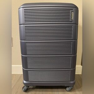 American Tourister Large Spinner Luggage NWT